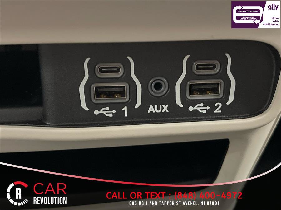 Used 2023 Chrysler Pacifica Touring-L FWD image 26