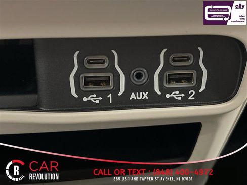 Used 2023 Chrysler Pacifica Touring-L FWD image 26