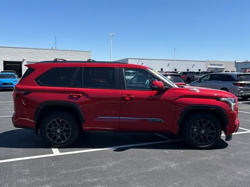 Used 2025 Toyota Sequoia Platinum AWD/4WD image 2