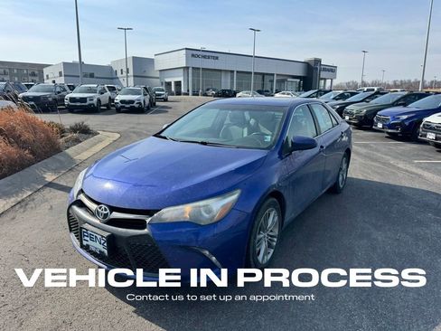Used 2015 Toyota Camry SE w/ Moonroof Package image 7