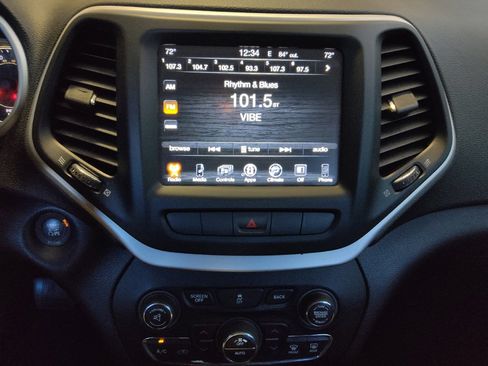 Used 2014 Jeep Cherokee Latitude w/ Comfort/Convenience Group FWD image 25