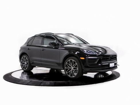 Certified 2025 Porsche Macan image 9