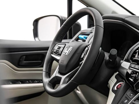 Used 2025 Honda Odyssey EX-L image 13