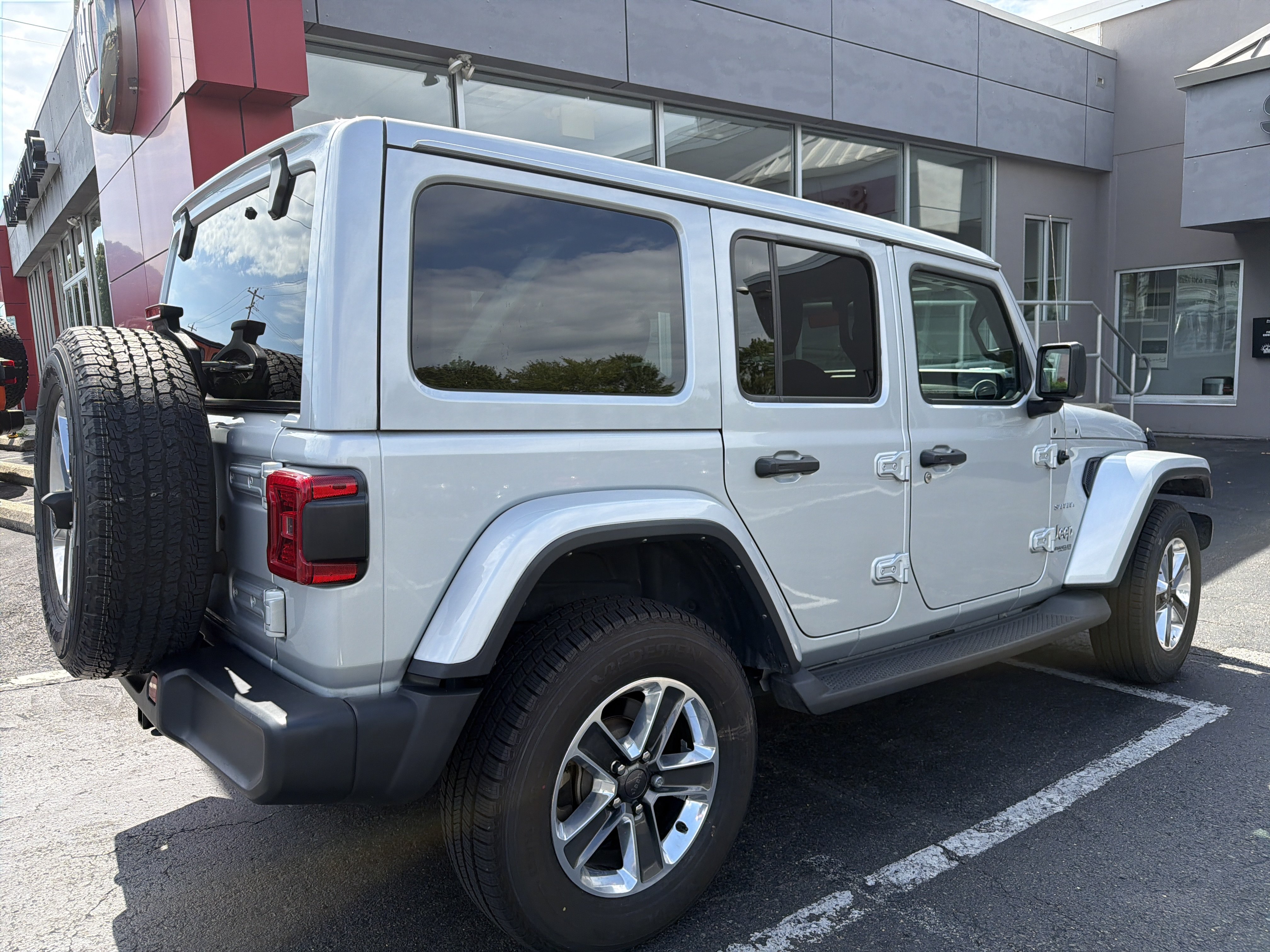 Certified 2022 Jeep Wrangler Unlimited Sahara w/ LED Lighting Group AWD/4WD image 7