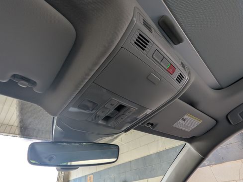 Used 2025 Volkswagen Jetta SE w/ Sunroof Package FWD image 30