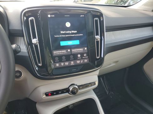 Certified 2026 Volvo XC40 B5 Plus AWD/4WD image 26