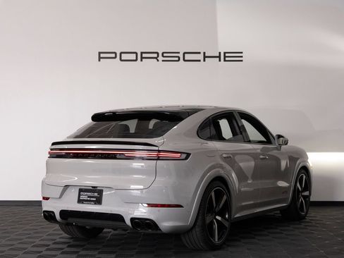 Used 2026 Porsche Cayenne GTS AWD/4WD image 7
