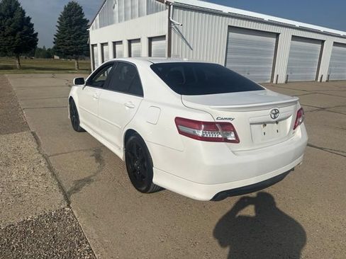 Used 2011 Toyota Camry SE w/ SE Extra-Value Pkg #1 FWD image 9