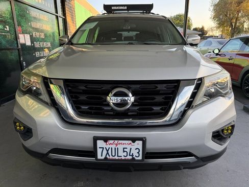 Used 2017 Nissan Pathfinder S image 11
