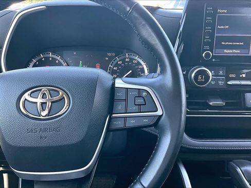 Used 2022 Toyota Highlander XLE FWD image 24