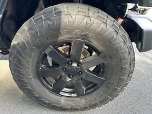 Used 2013 Jeep Wrangler Unlimited Sahara w/ Mopar Chrome Edition Group image 21