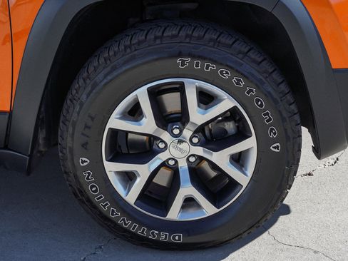 Used 2016 Jeep Cherokee Trailhawk w/ Leather Interior Group AWD/4WD image 10