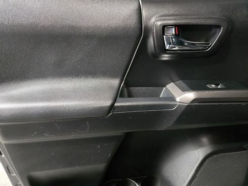 Used 2020 Toyota Tacoma TRD Sport w/ Technology Package image 12