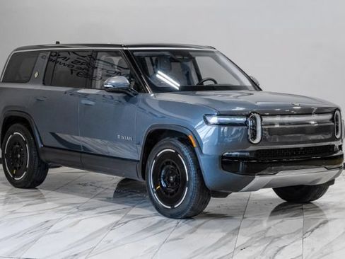 Used 2025 Rivian R1S Adventure AWD/4WD image 9