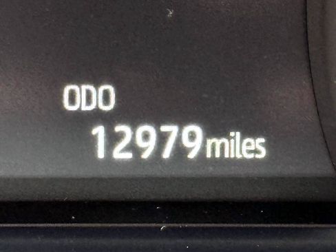 Used 2023 Toyota Venza AWD/4WD image 29