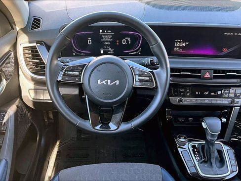 Used 2025 Kia Seltos S image 5