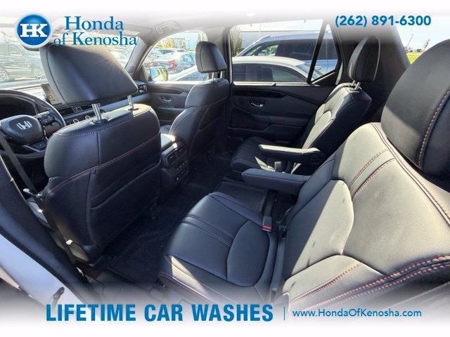 Used 2025 Honda Pilot TrailSport image 10