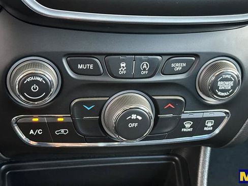 Used 2021 Jeep Cherokee Latitude Lux FWD image 27