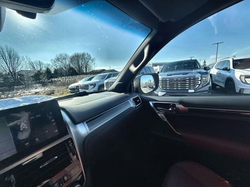 Used 2023 Lexus GX 460 Premium image 11