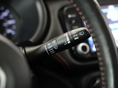 Used 2023 Nissan Kicks SR image 15