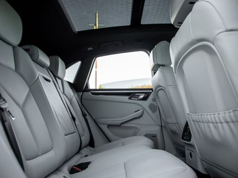 New 2026 Porsche Macan image 40