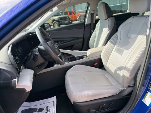 Used 2025 Hyundai Elantra Limited FWD image 11