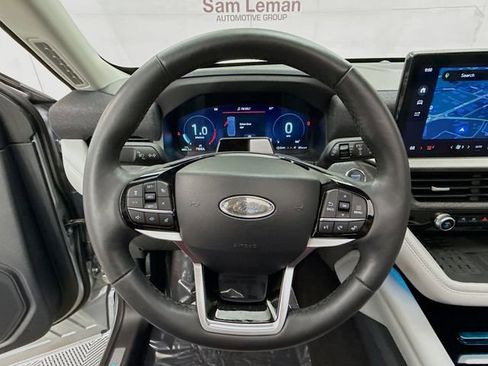 Used 2025 Ford Explorer Platinum w/ Ultimate Package image 11