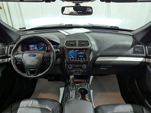 Used 2017 Ford Explorer XLT w/ Equipment Group 202A image 14