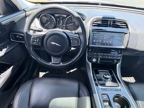 Used 2017 Jaguar XE Prestige AWD/4WD image 10