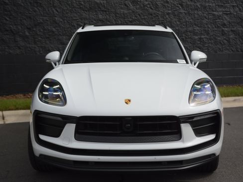 Certified 2026 Porsche Macan AWD/4WD image 10