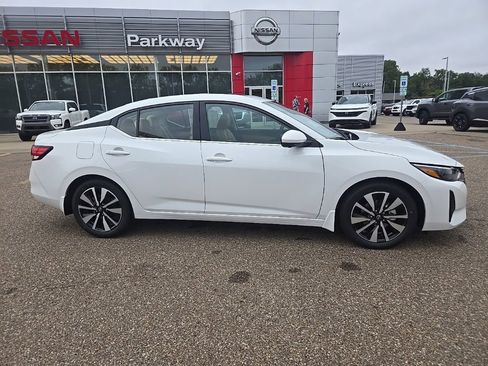 New 2025 Nissan Sentra SV w/ SV Premium Package image 8