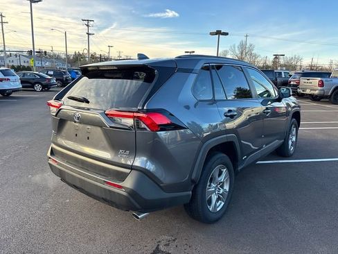 Used 2025 Toyota RAV4 XLE image 32