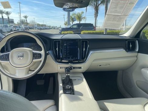 Used 2019 Volvo XC60 T5 Momentum w/ Premium Package image 19