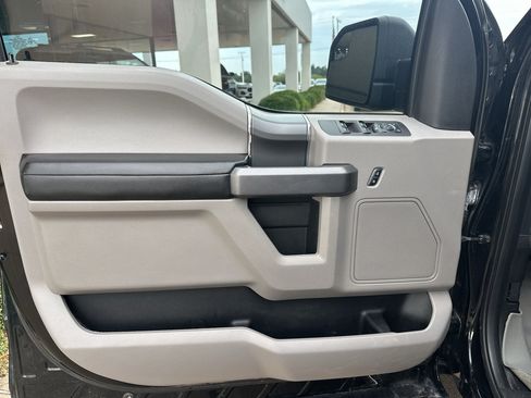 Used 2017 Ford F150 XLT w/ Equipment Group 302A Luxury AWD/4WD image 17