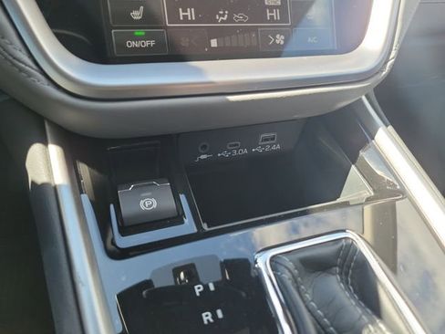 Used 2025 Subaru Outback Premium image 28