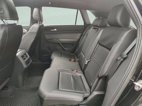 Used 2023 Volkswagen Atlas Cross Sport SE FWD image 30