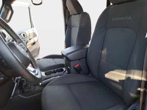 Used 2022 Jeep Wrangler Unlimited Sahara w/ Cold Weather Group AWD/4WD image 14