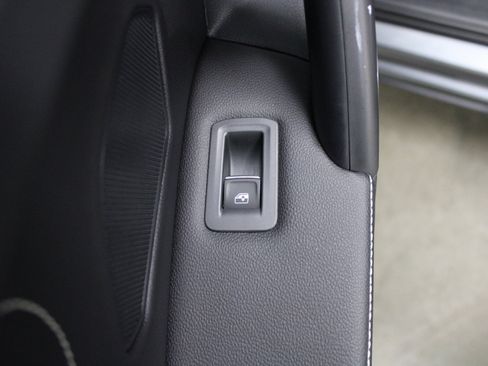 Used 2022 Volkswagen Tiguan SE image 21