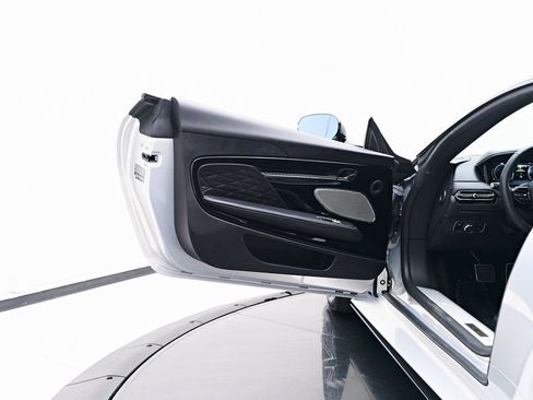 Used 2024 Aston Martin DB12 Coupe image 33