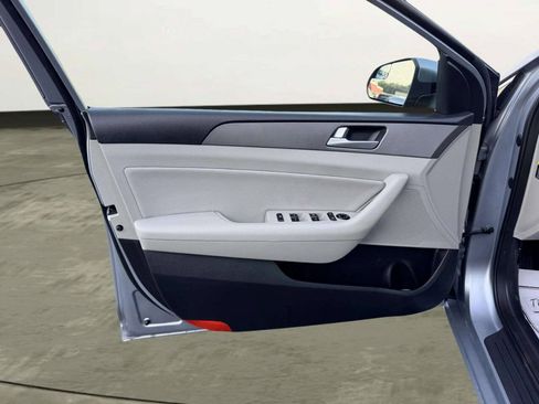 Used 2015 Hyundai Sonata SE w/ Option Group 02 FWD image 13