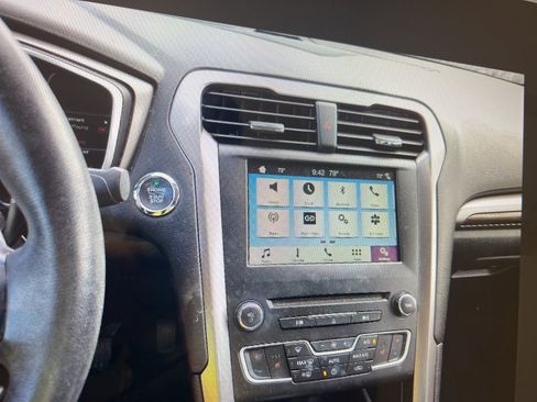 Used 2018 Ford Fusion SE w/ Equipment Group 602A image 8