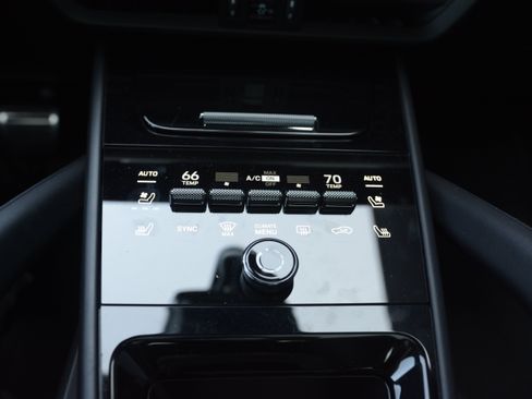 Certified 2025 Porsche Cayenne GTS AWD/4WD image 24