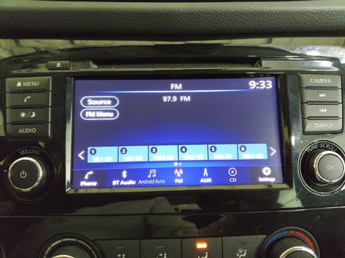 Used 2020 Nissan Rogue S image 25