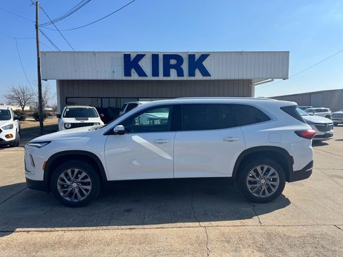 Used 2025 Buick Enclave Preferred image 2