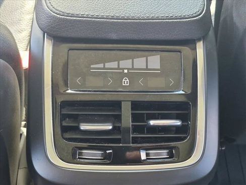 Used 2022 Volvo XC90 T8 Inscription Expression w/ Advanced Package AWD/4WD image 17
