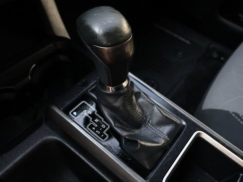 Used 2020 Toyota Tacoma TRD Off-Road AWD/4WD image 25
