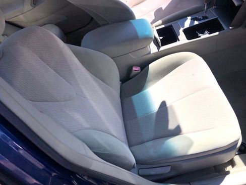 Used 2010 Toyota Camry LE FWD image 9