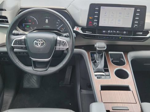 Used 2022 Toyota Sienna XLE FWD image 27