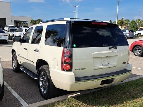 Used 2014 GMC Yukon Denali image 2