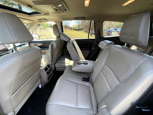 Used 2018 Honda Pilot Touring image 12